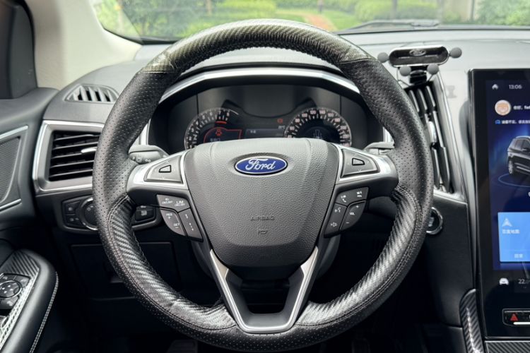 Used Ford Edge 2020 EcoBoost 245 Two-Wheel Drive Titanium 7-Seater Interior 5