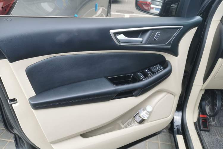 Used Ford Edge 2020 EcoBoost 245 Two-Wheel-Drive Titanium 5-Seater Interior 7