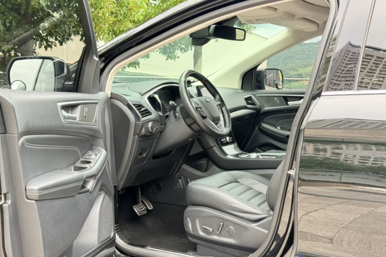 Used Ford Edge 2020 EcoBoost 245 Two-Wheel Drive Titanium 7-Seater Interior 9