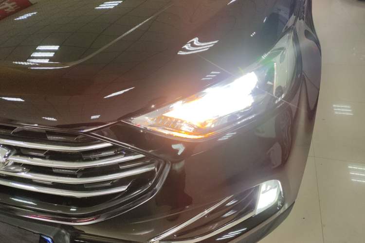 Used Ford Edge 2020 EcoBoost 245 Two-Wheel-Drive Platinum Edition 5 Seats Left Front Headlight
