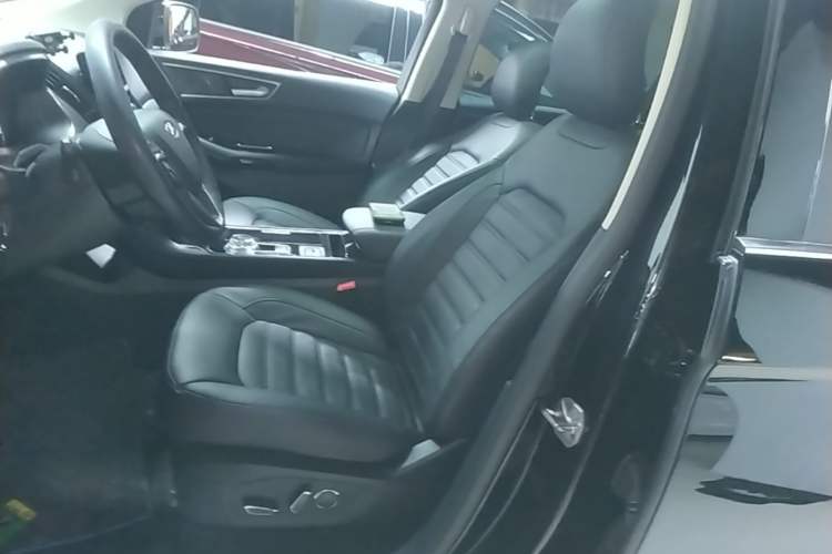 Used Ford Edge 2020 EcoBoost 245 Two-Wheel Drive Titanium 7-Seater Left Front Seat