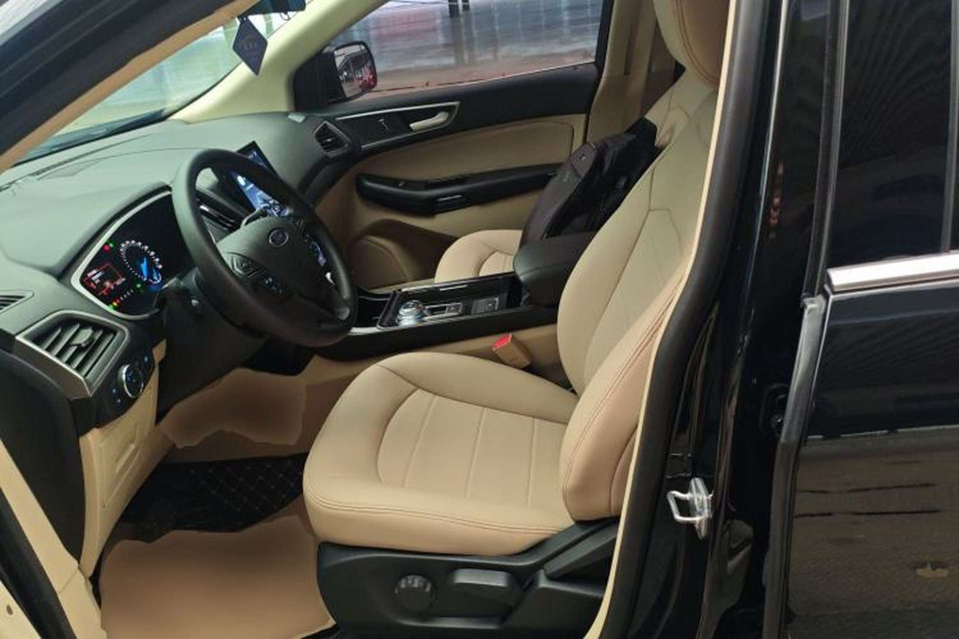 Used Ford Edge 2020 EcoBoost 245 Two-Wheel-Drive Titanium 5-Seater Left Front Seat