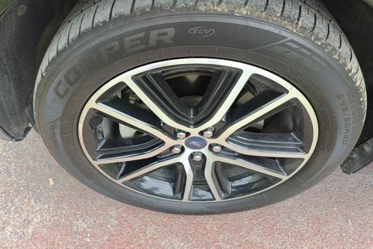 Used Ford Edge 2020 EcoBoost 245 Two-Wheel Drive Titanium 7-Seater Left Front Wheel Hub