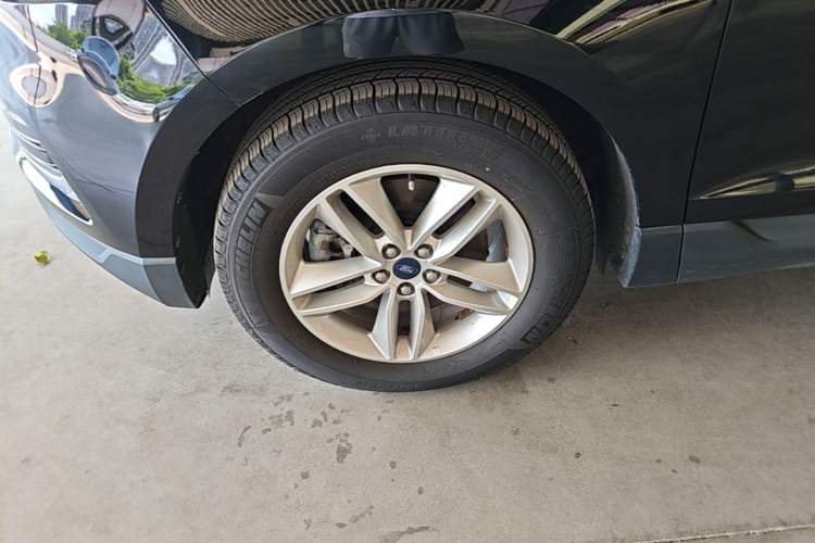 Used Ford Edge 2020 EcoBoost 245 Two-Wheel-Drive Titanium 5-Seater Left Front Wheel Hub