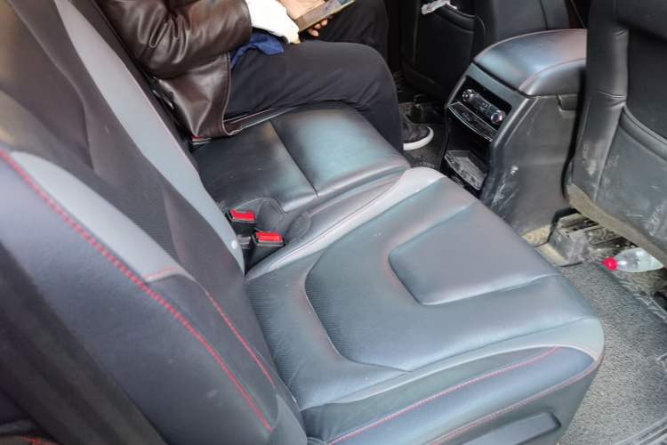 Used Ford Edge 2020 EcoBoost 245 4x4 ST-Line 7-Seater Left Rear Seat