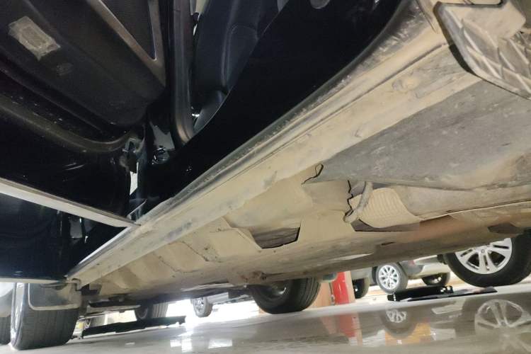 Used Ford Edge 2020 EcoBoost 245 Two-Wheel-Drive Platinum Edition 5 Seats Left Side Sill