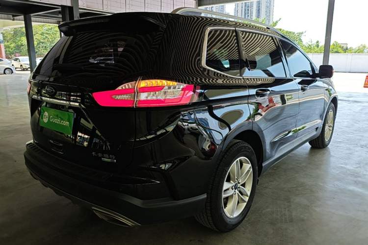 Used Ford Edge 2020 EcoBoost 245 Two-Wheel-Drive Titanium 5-Seater Rear Right 45 Deg