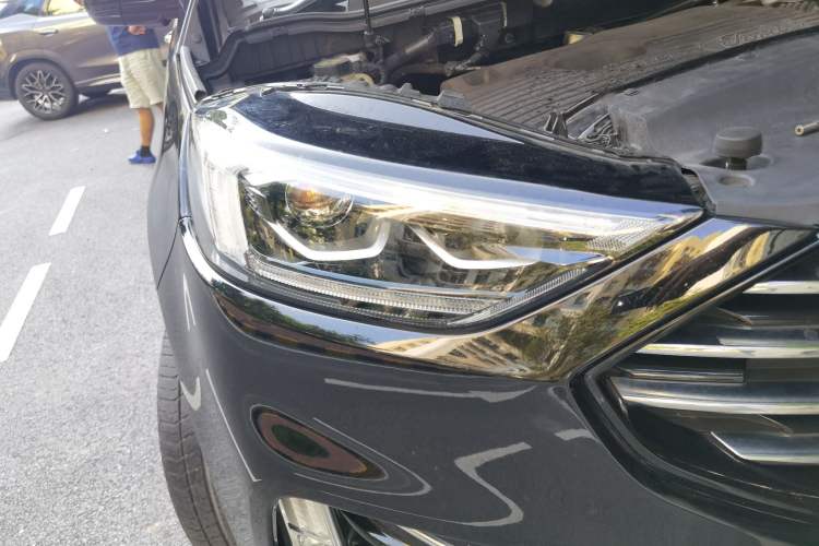 Used Ford Edge 2020 EcoBoost 245 Two-Wheel Drive Titanium 7-Seater Right Front Headlight