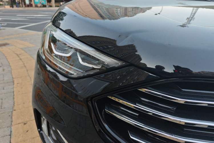 Used Ford Edge 2020 EcoBoost 245 Two-Wheel Drive Titanium 7-Seater Right Front Headlight