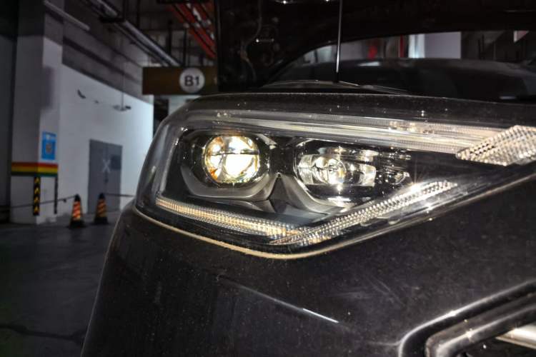 Used Ford Edge 2020 EcoBoost 245 Two-Wheel Drive Titanium 7-Seater Right Front Headlight