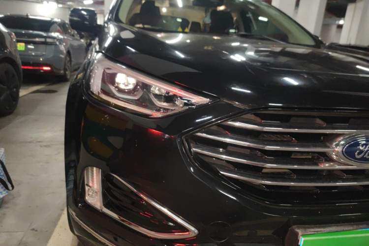 Used Ford Edge 2020 EcoBoost 245 Two-Wheel Drive Titanium 7-Seater Right Front Headlight