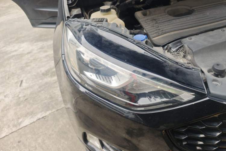 Used Ford Edge 2020 EcoBoost 245 Two-Wheel-Drive Platinum Edition 5 Seats Right Front Headlight