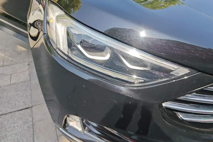 Used Ford Edge 2020 EcoBoost 245 Two-Wheel Drive Titanium 7-Seater Right Front Headlight