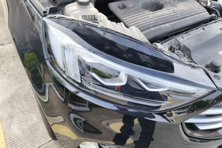 Used Ford Edge 2020 EcoBoost 245 Two-Wheel Drive Titanium 7-Seater Right Front Headlight