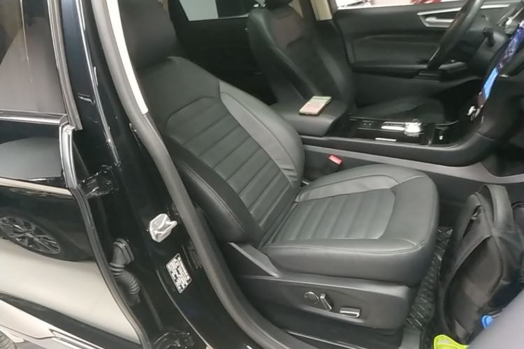 Used Ford Edge 2020 EcoBoost 245 Two-Wheel Drive Titanium 7-Seater Right Front Seat
