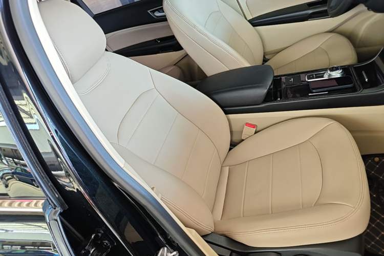 Used Ford Edge 2020 EcoBoost 245 Two-Wheel-Drive Titanium 5-Seater Right Front Seat