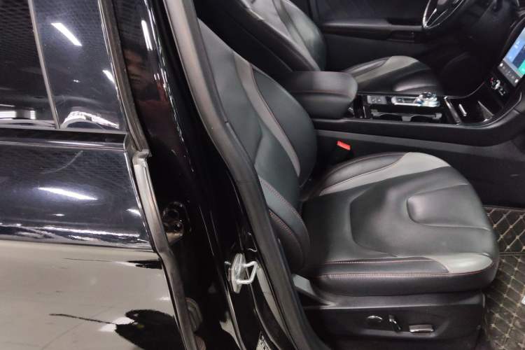 Used Ford Edge 2020 EcoBoost 245 2WD ST-Line 5-seater Right Front Seat