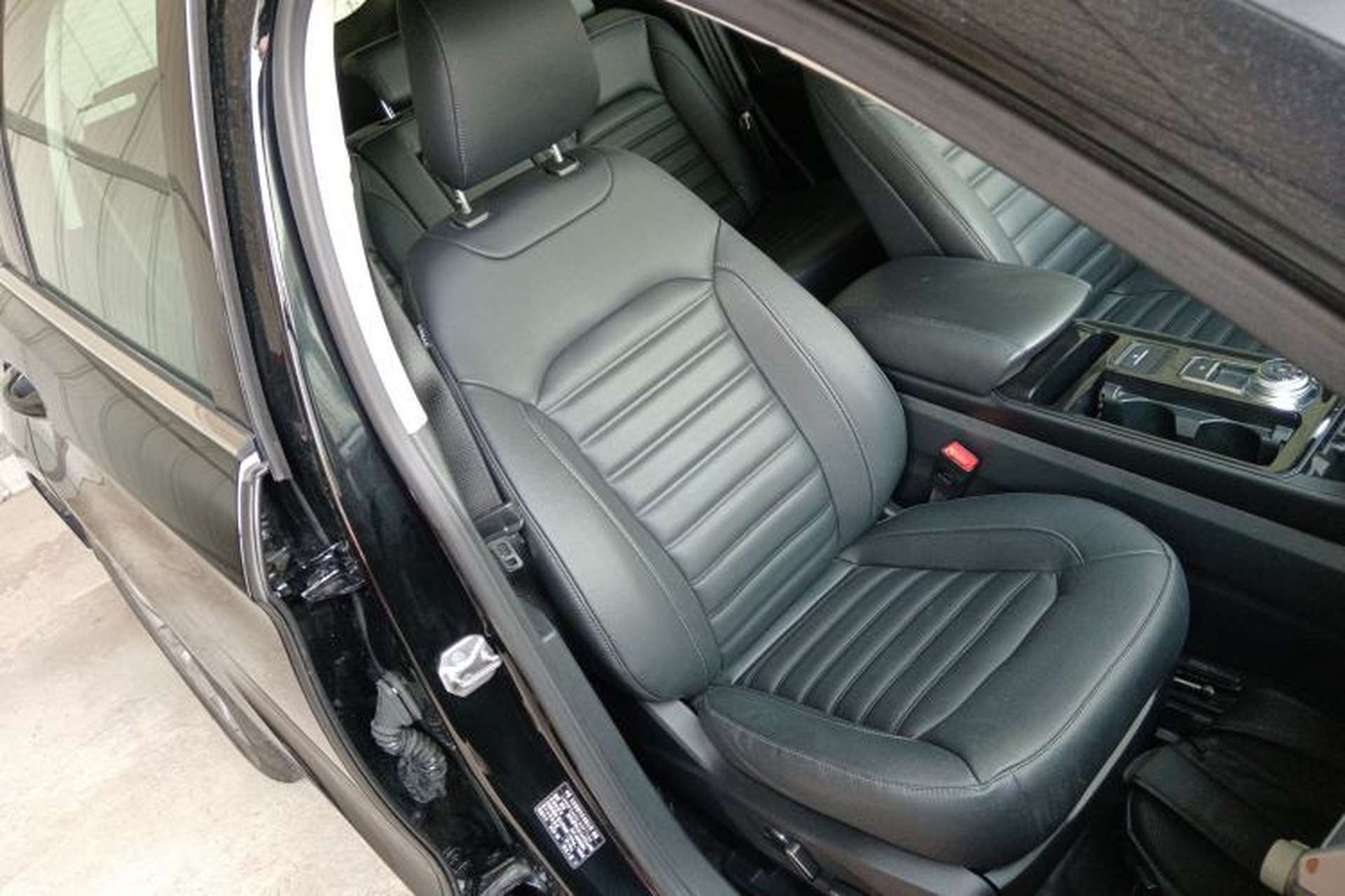 Used Ford Edge 2020 EcoBoost 245 Two-Wheel-Drive Platinum Edition 5 Seats Right Front Seat