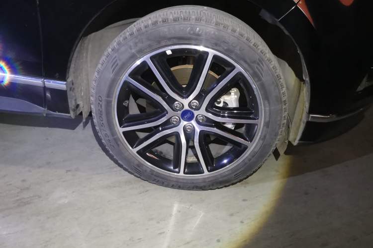 Used Ford Edge 2020 EcoBoost 245 Two-Wheel Drive Titanium 7-Seater Right Front Wheel Hub