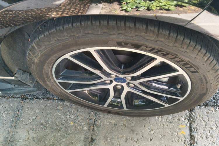 Used Ford Edge 2020 EcoBoost 245 Two-Wheel Drive Titanium 7-Seater Right Front Wheel Hub
