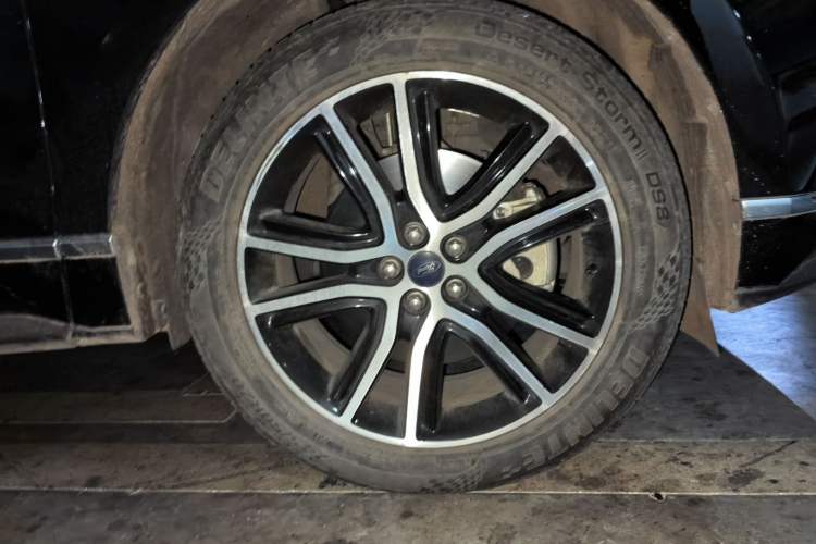 Used Ford Edge 2020 EcoBoost 245 Two-Wheel Drive Titanium 7-Seater Right Front Wheel Hub