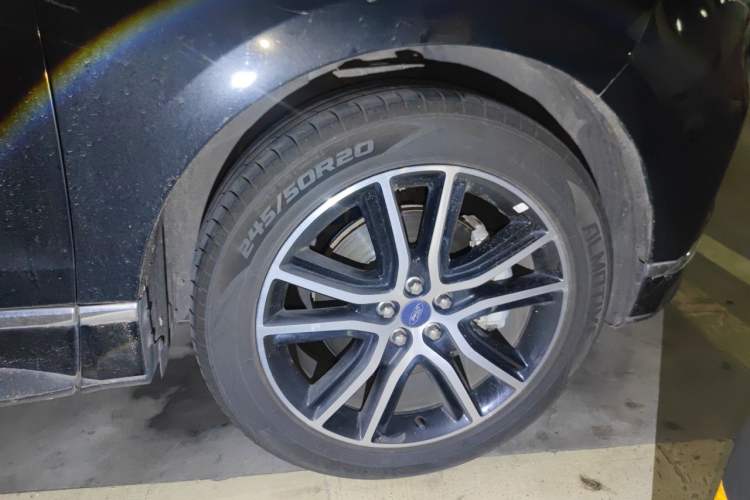 Used Ford Edge 2020 EcoBoost 245 Two-Wheel Drive Titanium 7-Seater Right Front Wheel Hub