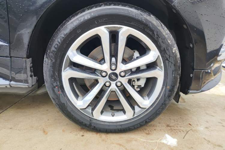 Used Ford Edge 2020 EcoBoost 245 4x4 ST-Line 7-Seater Right Front Wheel Hub