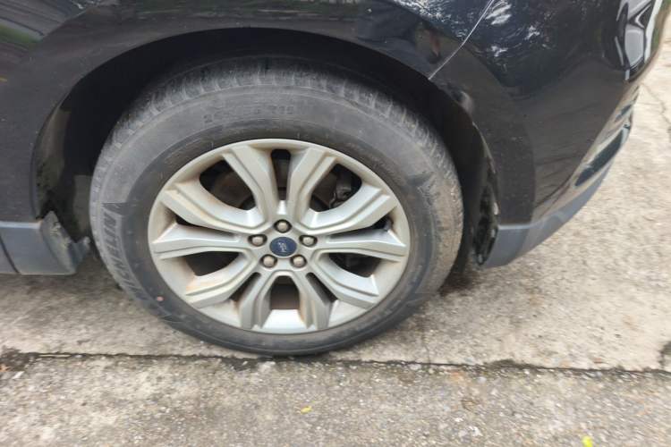 Used Ford Edge 2020 EcoBoost 245 Two-Wheel-Drive Platinum Edition 5 Seats Right Front Wheel Hub