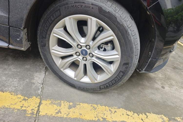 Used Ford Edge 2020 EcoBoost 245 Two-Wheel-Drive Platinum Edition 5 Seats Right Front Wheel Hub