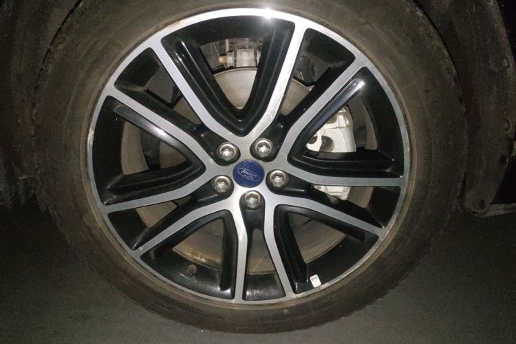 Used Ford Edge 2020 EcoBoost 245 Two-Wheel Drive Titanium 7-Seater Right Front Wheel Hub