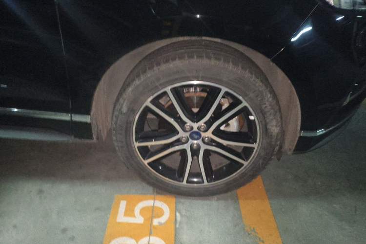 Used Ford Edge 2020 EcoBoost 245 Two-Wheel Drive Titanium 7-Seater Right Front Wheel Hub