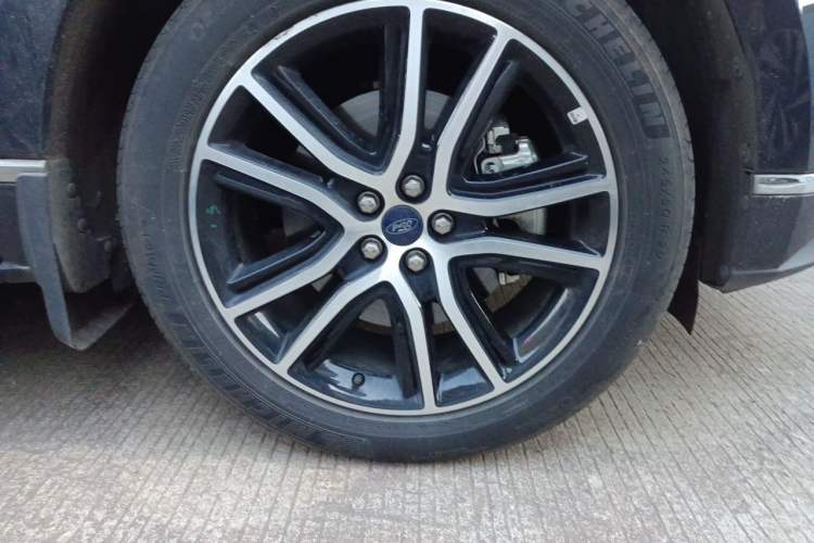 Used Ford Edge 2020 EcoBoost 245 Two-Wheel Drive Titanium 7-Seater Right Front Wheel Hub