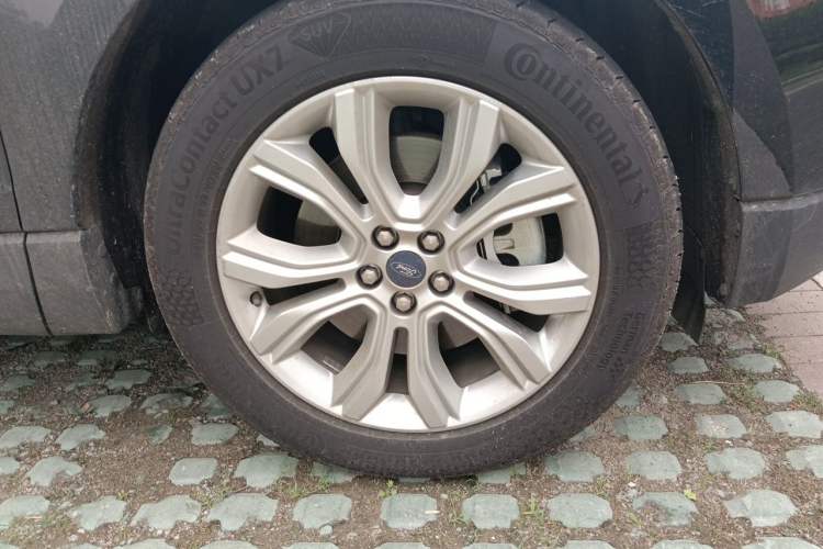 Used Ford Edge 2020 EcoBoost 245 Two-Wheel-Drive Platinum Edition 5 Seats Right Front Wheel Hub