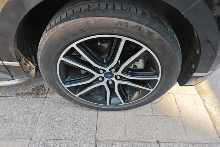 Used Ford Edge 2020 EcoBoost 245 Two-Wheel Drive Titanium 7-Seater Right Front Wheel Hub
