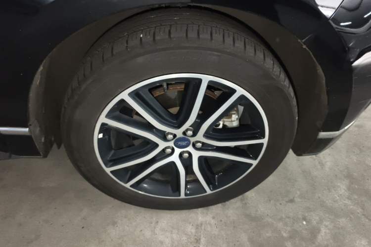 Used Ford Edge 2020 EcoBoost 245 Two-Wheel Drive Titanium 7-Seater Right Front Wheel Hub