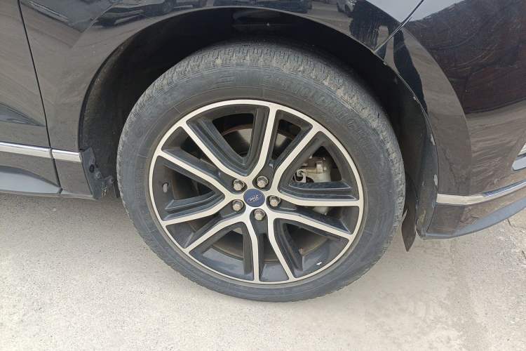 Used Ford Edge 2020 EcoBoost 245 Two-Wheel Drive Titanium 7-Seater Right Front Wheel Hub