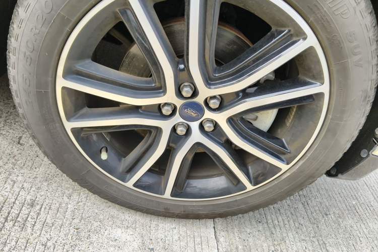 Used Ford Edge 2020 EcoBoost 245 Two-Wheel Drive Titanium 7-Seater Right Front Wheel Hub