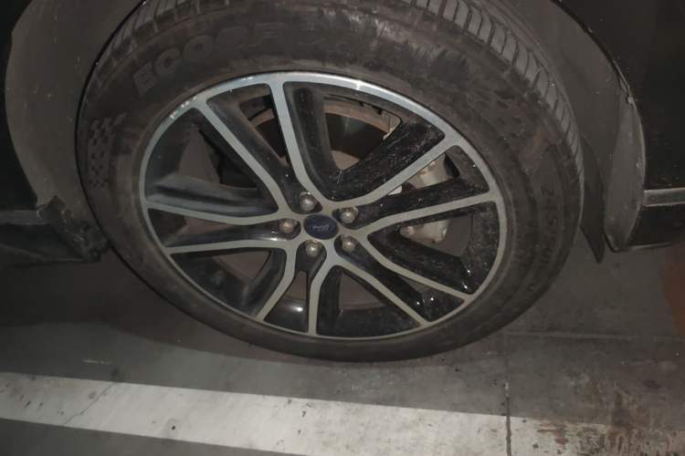 Used Ford Edge 2020 EcoBoost 245 Two-Wheel Drive Titanium 7-Seater Right Front Wheel Hub