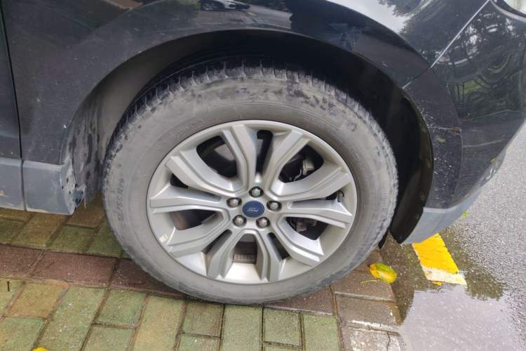 Used Ford Edge 2020 EcoBoost 245 Two-Wheel-Drive Platinum Edition 5 Seats Right Front Wheel Hub