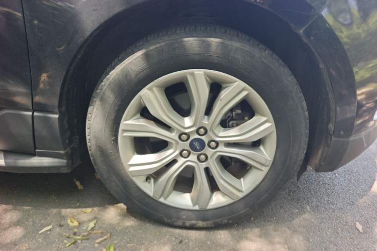 Used Ford Edge 2020 EcoBoost 245 Two-Wheel-Drive Platinum Edition 5 Seats Right Front Wheel Hub