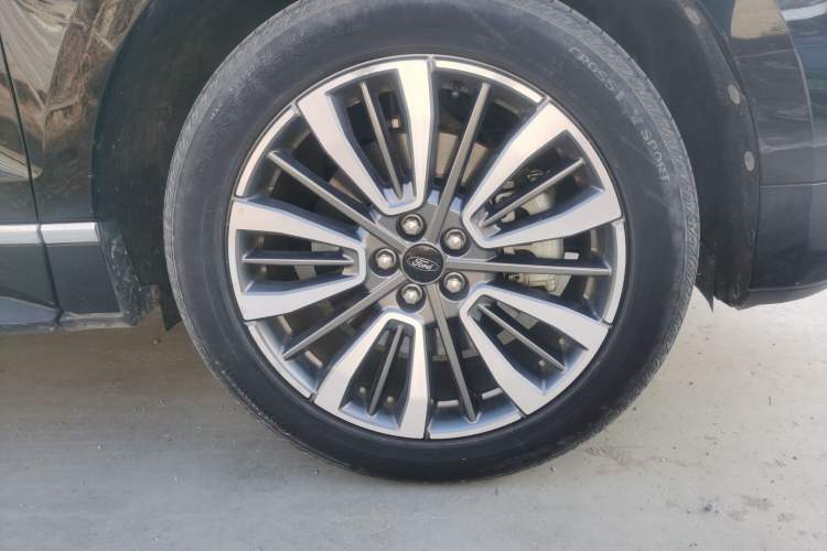 Used Ford Edge 2020 EcoBoost 245 Two-Wheel Drive Titanium 7-Seater Right Front Wheel Hub