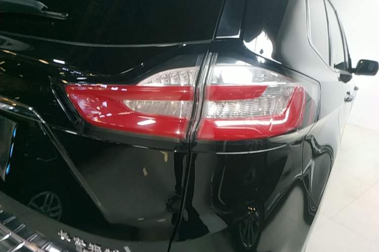 Used Ford Edge 2020 EcoBoost 245 Two-Wheel Drive Titanium 7-Seater Right Rear Taillight