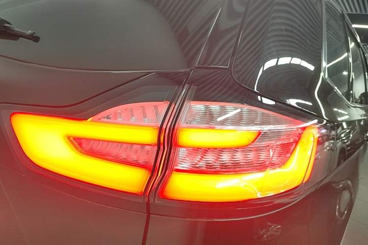 Used Ford Edge 2020 EcoBoost 245 Two-Wheel Drive Titanium 7-Seater Right Rear Taillight