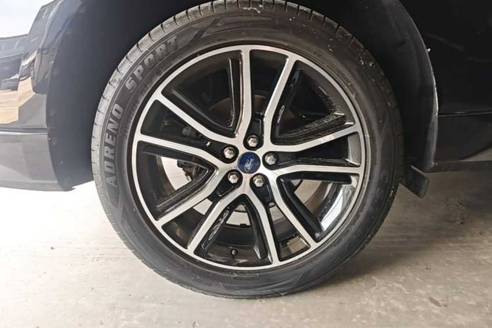Used Ford Edge 2020 EcoBoost 245 Two-Wheel Drive Titanium 7-Seater Right Rear Wheel Hub