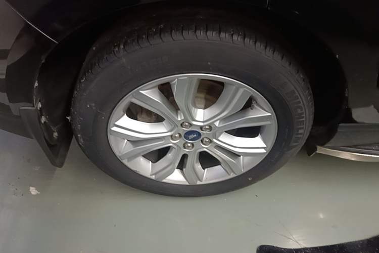 Used Ford Edge 2020 EcoBoost 245 Two-Wheel-Drive Platinum Edition 5 Seats Right Rear Wheel Hub