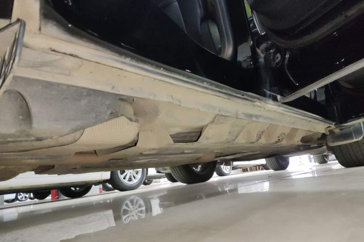 Used Ford Edge 2020 EcoBoost 245 Two-Wheel-Drive Platinum Edition 5 Seats Right Side Sill