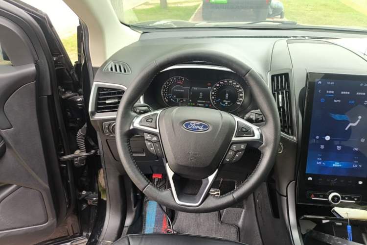 Used Ford Edge 2020 EcoBoost 245 Two-Wheel Drive Titanium 7-Seater Steering Wheel