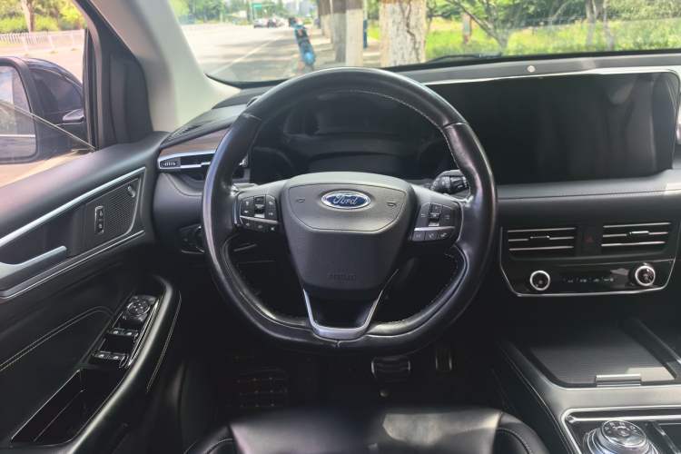 Used Ford Edge 2020 EcoBoost 245 Two-Wheel Drive Titanium 7-Seater Steering Wheel