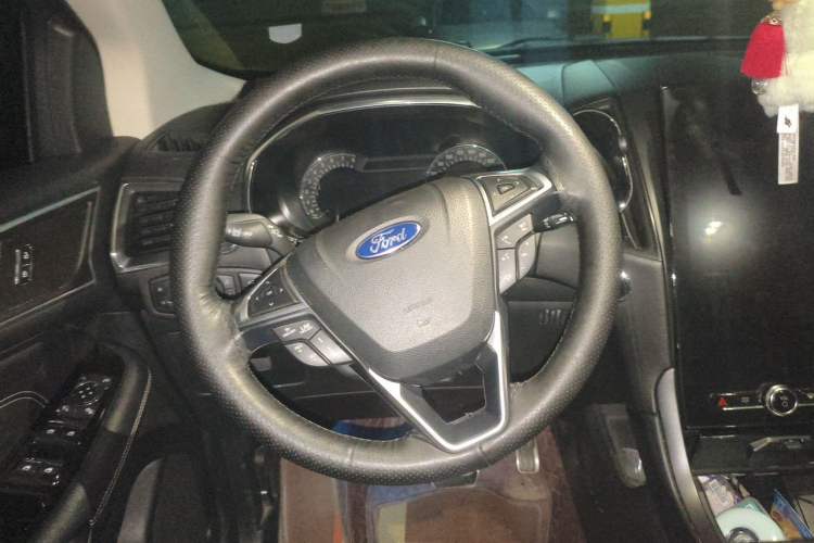 Used Ford Edge 2020 EcoBoost 245 Two-Wheel Drive Titanium 7-Seater Steering Wheel