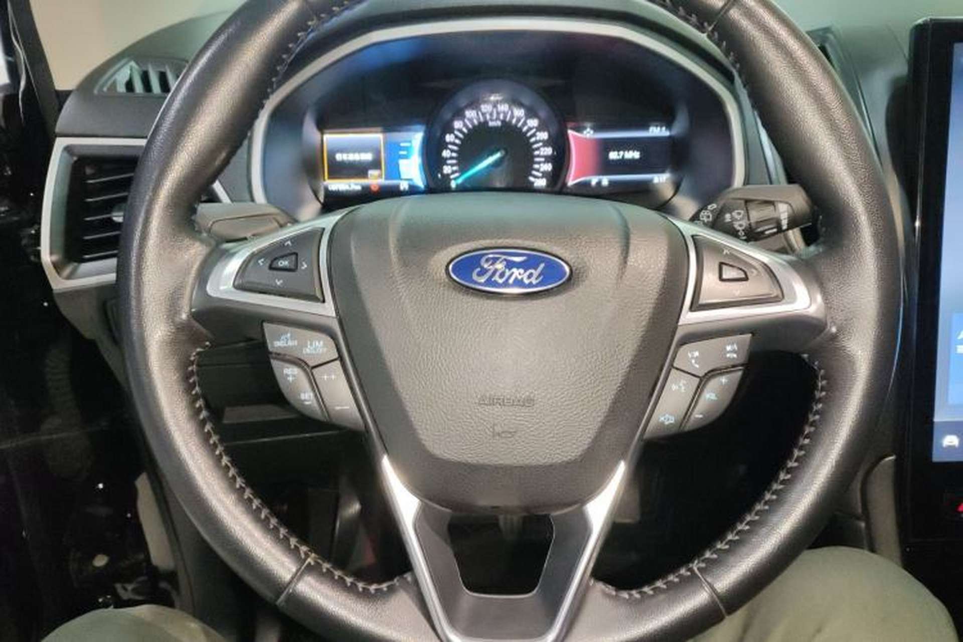 Used Ford Edge 2020 EcoBoost 245 Two-Wheel-Drive Platinum Edition 5 Seats Steering Wheel